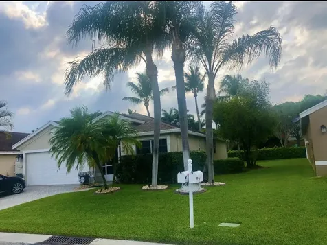 1708 Sawgrass Circle Greenacres FL 33413