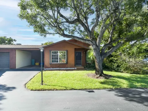 517 Se 27th Terrace Boynton Beach FL 33435