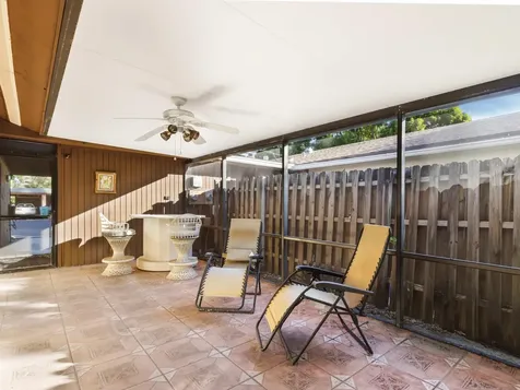 517 Se 27th Terrace Boynton Beach FL 33435