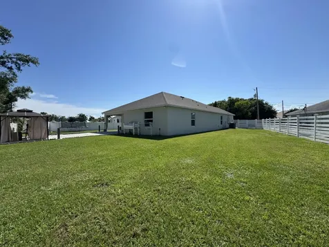 5252 Nw East Piper Circle Port Saint Lucie FL 34986