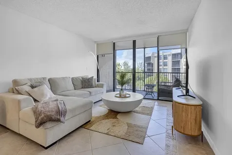 21 Royal Palm Way Boca Raton FL 33432