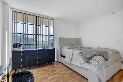 21 Royal Palm Way Boca Raton FL 33432