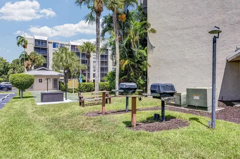 21 Royal Palm Way Boca Raton FL 33432