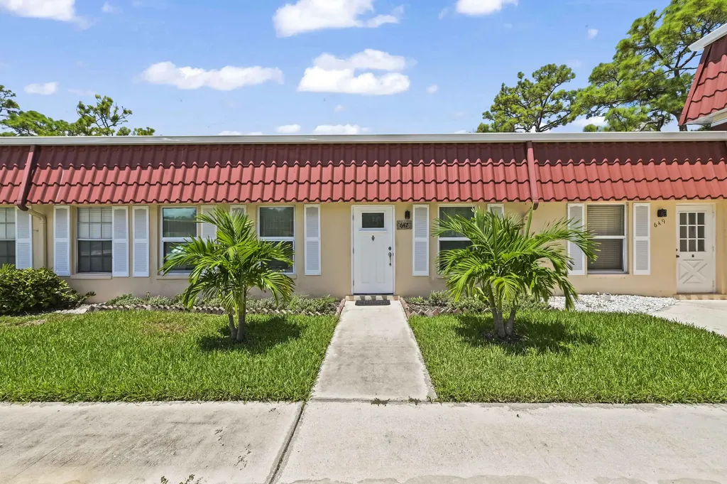 647 Marlboro Oval Lake Worth FL 33467
