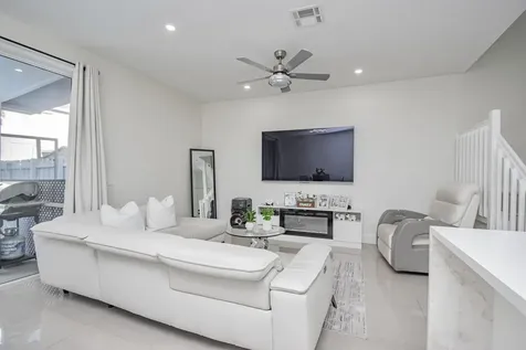 819 Nw 42 Place Deerfield Beach FL 33064