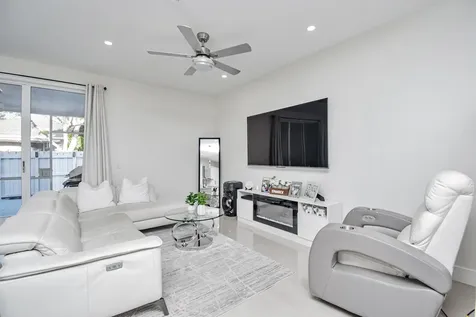 819 Nw 42 Place Deerfield Beach FL 33064