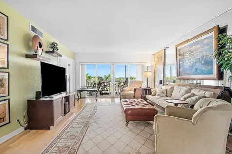 3050 Ne 48th Court Lighthouse Point FL 33064
