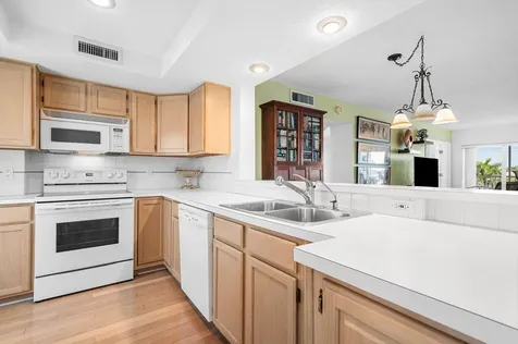 3050 Ne 48th Court Lighthouse Point FL 33064