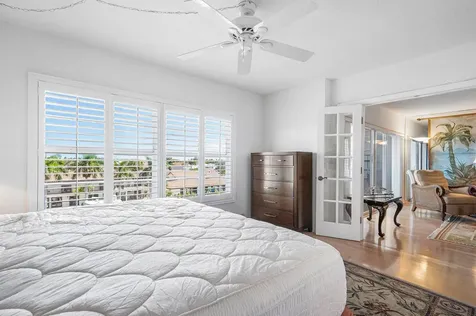3050 Ne 48th Court Lighthouse Point FL 33064