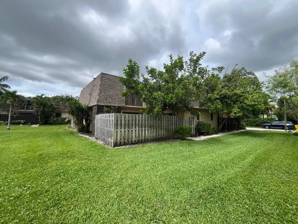 4803 Waterview Circle Palm Springs FL 33461