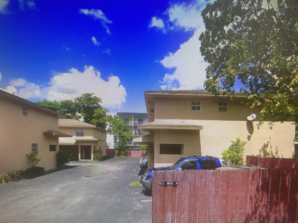451 Ne 136th Street North Miami FL 33161