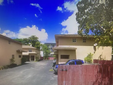451 Ne 136th Street North Miami FL 33161