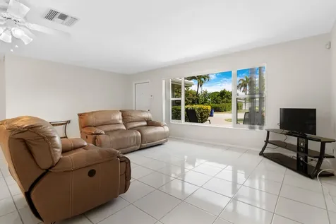 2720 Se 2nd Court Pompano Beach FL 33062