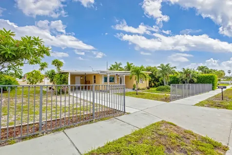 1136 W 7th Street Riviera Beach FL 33404