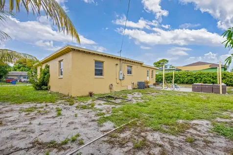 1136 W 7th Street Riviera Beach FL 33404