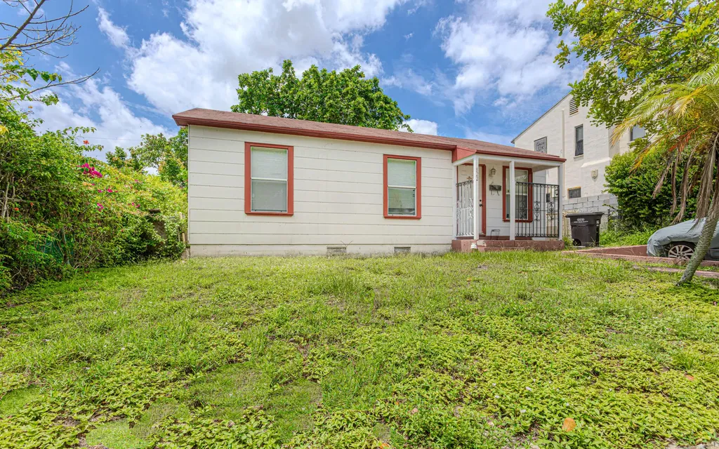 822 30th Court West Palm Beach FL 33407