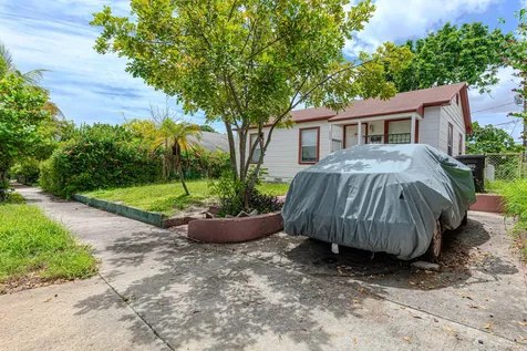 822 30th Court West Palm Beach FL 33407
