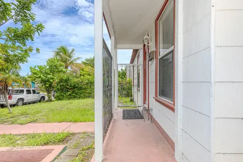822 30th Court West Palm Beach FL 33407