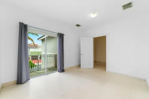 8022 Nw 114th Place Doral FL 33178
