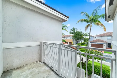 8022 Nw 114th Place Doral FL 33178