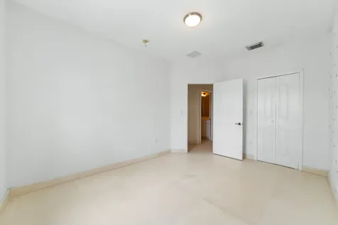 8022 Nw 114th Place Doral FL 33178