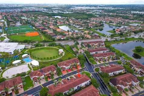 8022 Nw 114th Place Doral FL 33178
