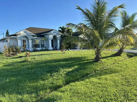 981 Sw Mccomkle Avenue Port Saint Lucie FL 34953
