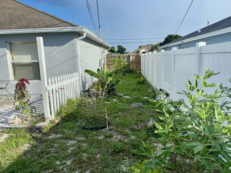 981 Sw Mccomkle Avenue Port Saint Lucie FL 34953