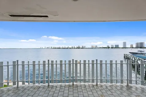 371 Wilma Circle Riviera Beach FL 33404