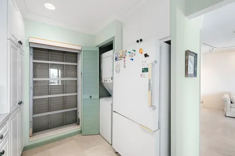 371 Wilma Circle Riviera Beach FL 33404