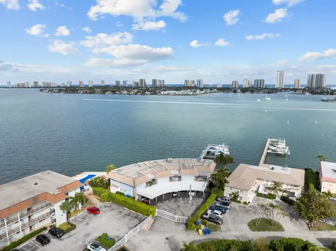 371 Wilma Circle Riviera Beach FL 33404
