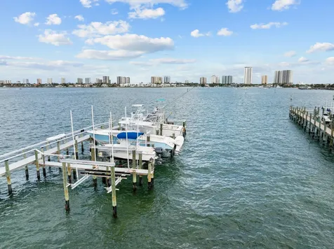 371 Wilma Circle Riviera Beach FL 33404