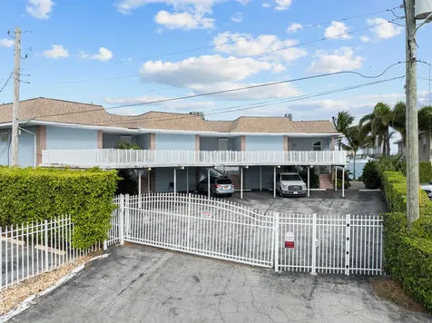 371 Wilma Circle Riviera Beach FL 33404