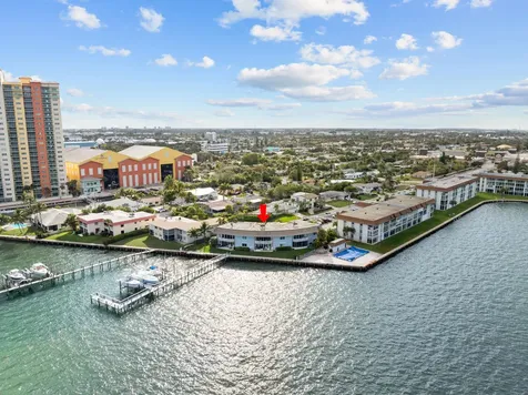 371 Wilma Circle Riviera Beach FL 33404