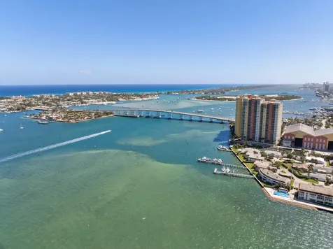 371 Wilma Circle Riviera Beach FL 33404