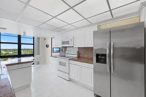 5500 Collins Avenue Miami Beach FL 33140