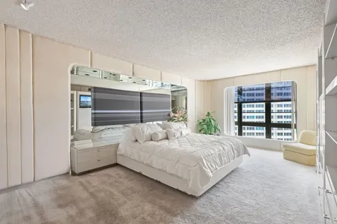 5500 Collins Avenue Miami Beach FL 33140