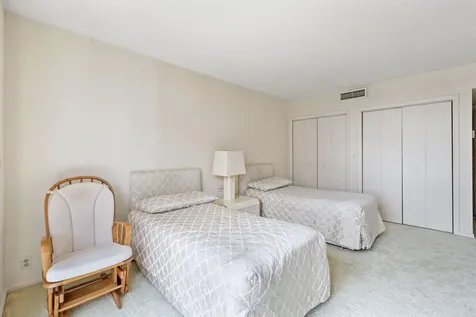 5500 Collins Avenue Miami Beach FL 33140