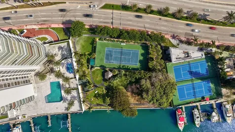 5500 Collins Avenue Miami Beach FL 33140