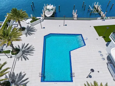 5500 Collins Avenue Miami Beach FL 33140