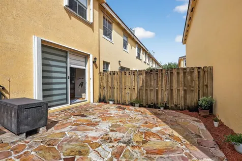 913 Sw 151 Place Miami FL 33194