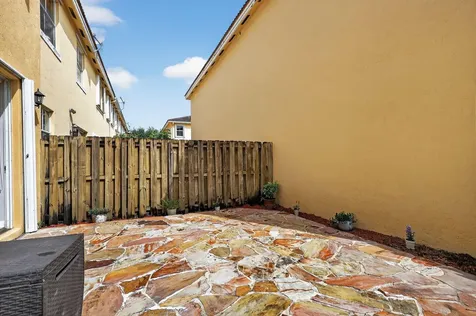 913 Sw 151 Place Miami FL 33194