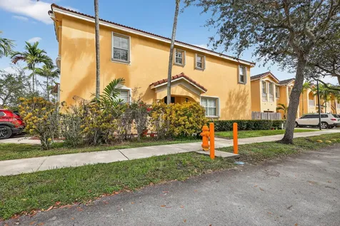 913 Sw 151 Place Miami FL 33194