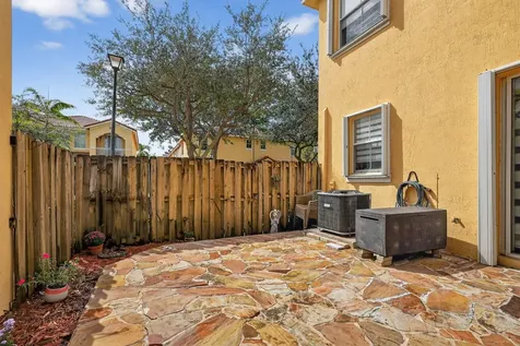 913 Sw 151 Place Miami FL 33194