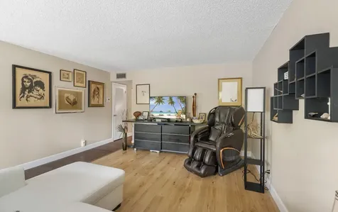 106 Wellington M West Palm Beach FL 33417