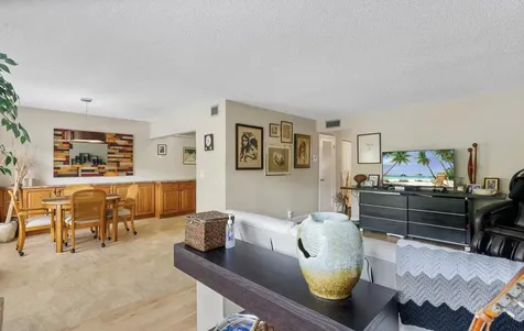 106 Wellington M West Palm Beach FL 33417