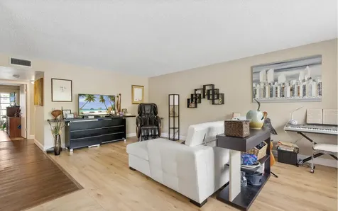 106 Wellington M West Palm Beach FL 33417