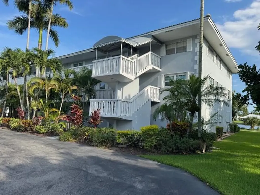 169 Atlantis Boulevard Boulevard Atlantis FL 33462