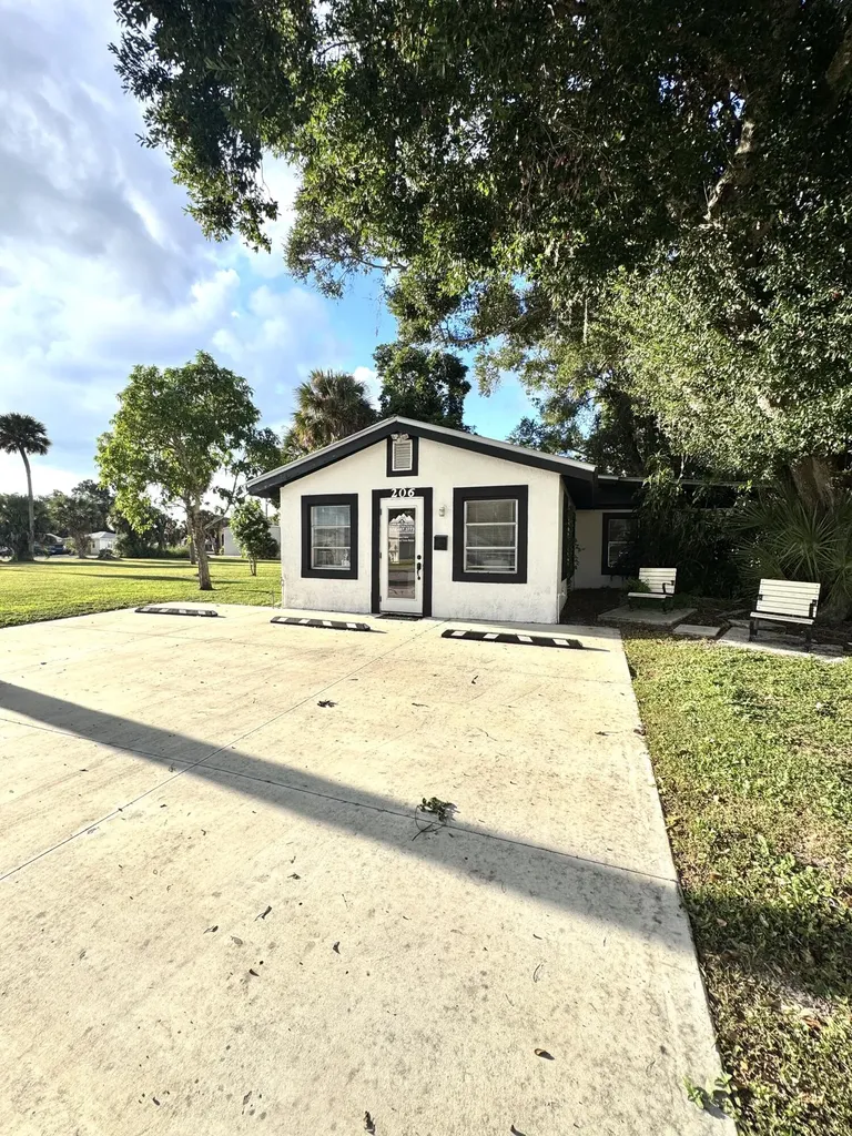 206 SW 3rd Street Okeechobee FL 34974