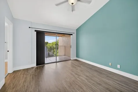 3239 NW 44th Street Oakland Park FL 33309